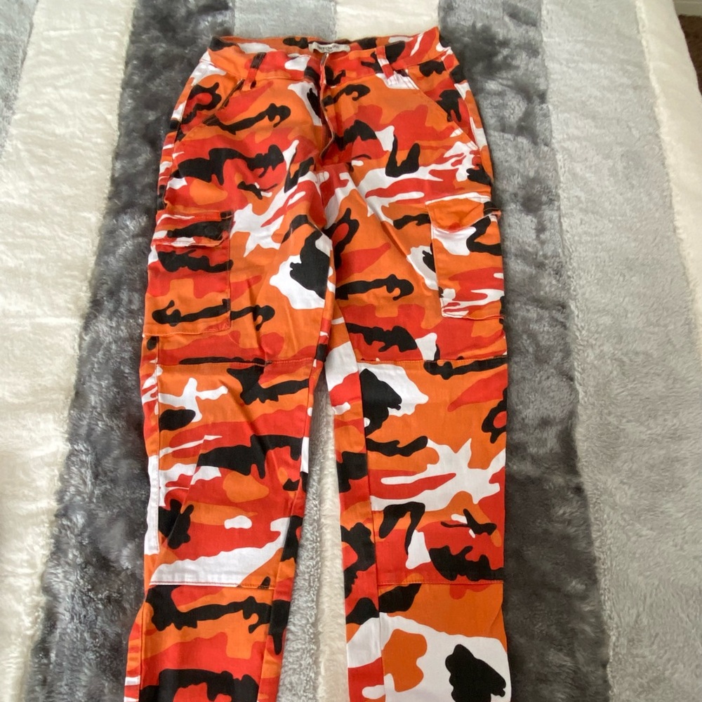 Never worn orange camo cargo pants size medium